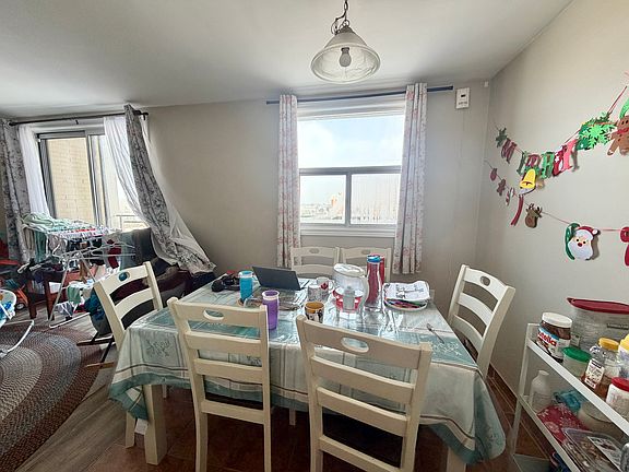 5th image of 931 Wonderland Rd S #1002