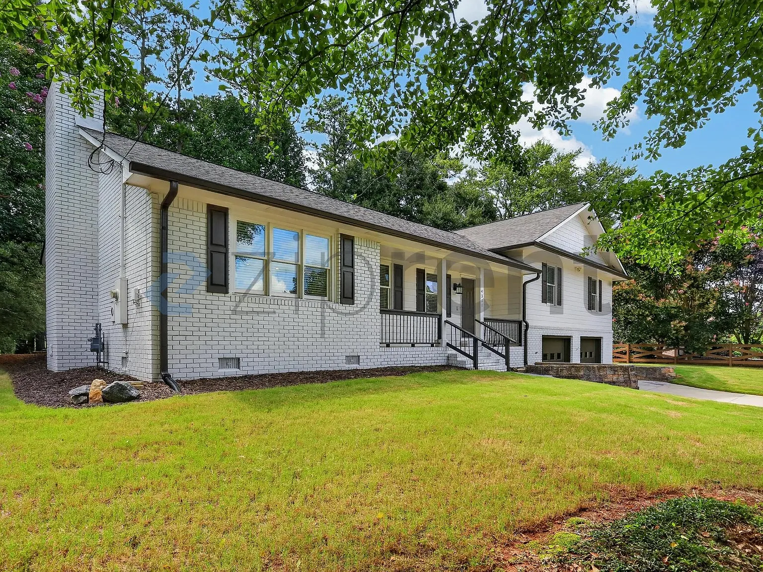 4 bed, 2.5 bath, 2950 sqft, $2,850 — Photo 3
