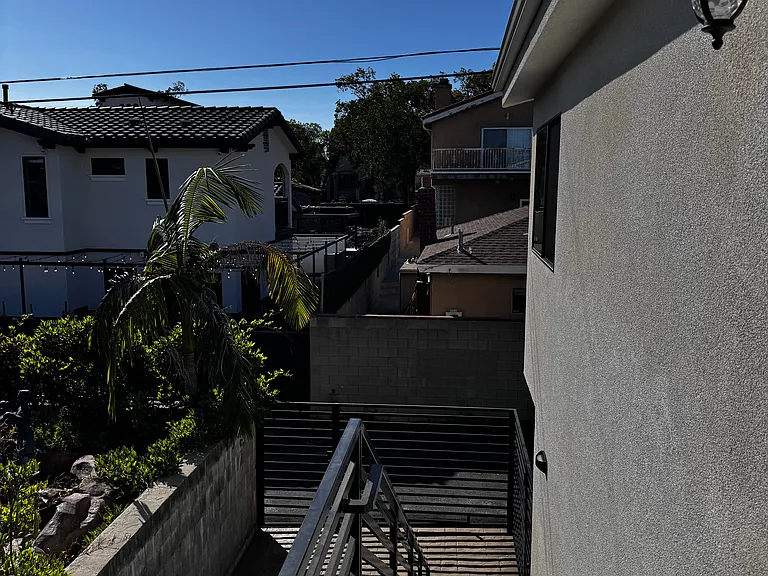 913 E Verdugo Ave — Photo 20