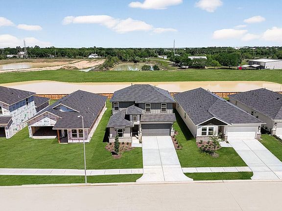4th image of 26710 Plain Glee St