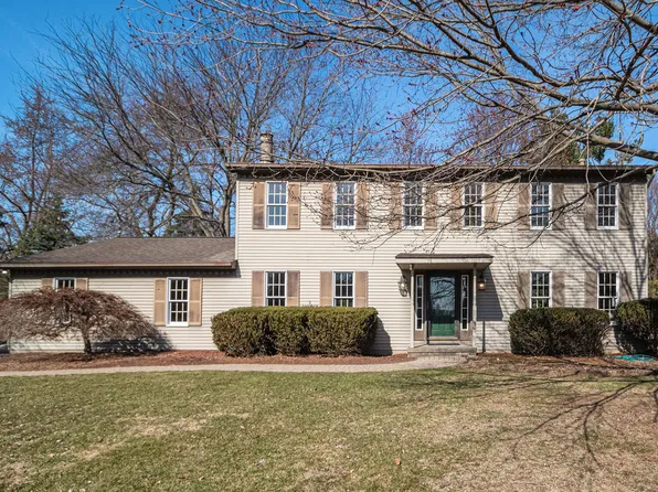 1352 Cobblestone Ct, Ann Arbor, MI 48108