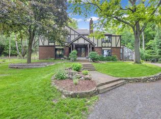 1450 Weber Ct, Hartland, WI 53029