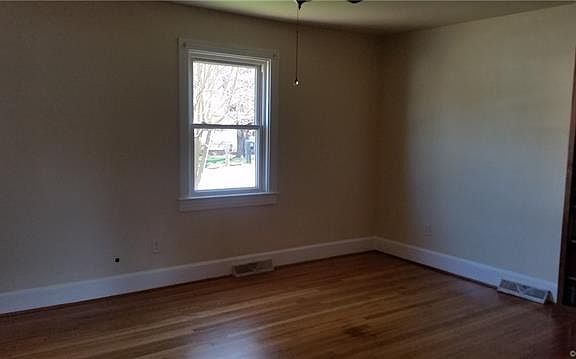 5th image of 208 Meridian Ave