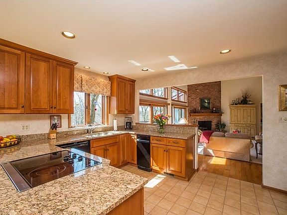4th image of 245 Trotwood Dr