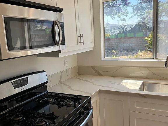 4th image of 4579 Westridge Dr