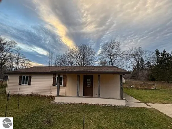 2827 N Luce Rd, Alma, MI 48801