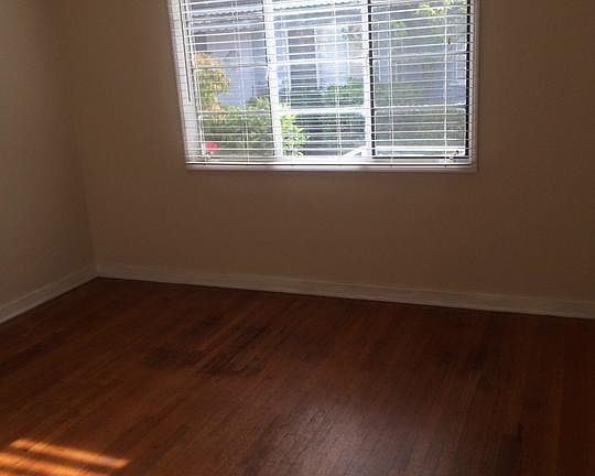 2nd image of 10917 Moorpark St #5