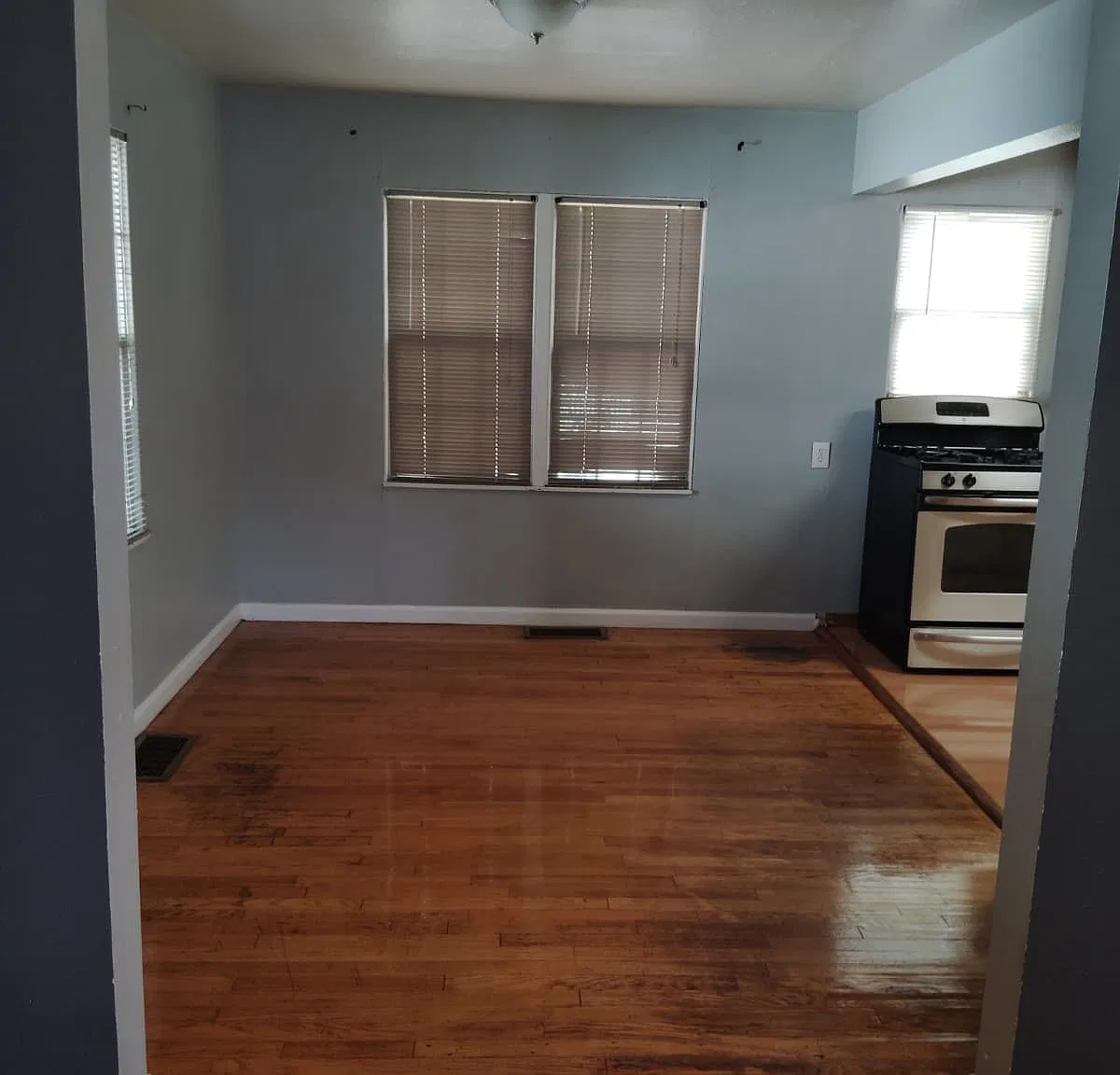1909 S Milam - 1 — Photo 2