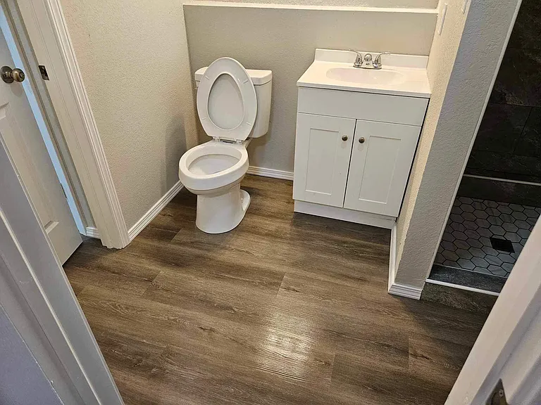913 W Oak St N #2 — Photo 8
