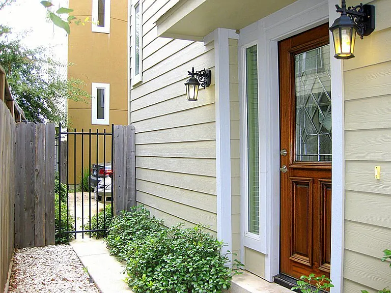 5734 Kansas St — Photo 2