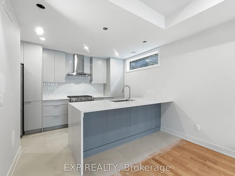 512 Roosevelt Ave #B — Photo 3