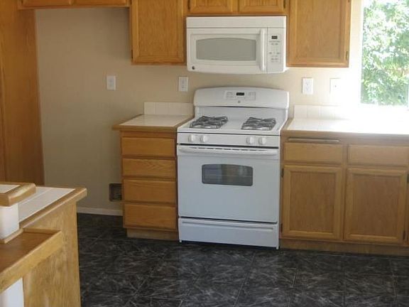 3rd image of 12949 Claremont Ct