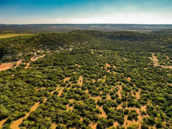 18 Jack Rabbit Rd, Doss, TX 78618