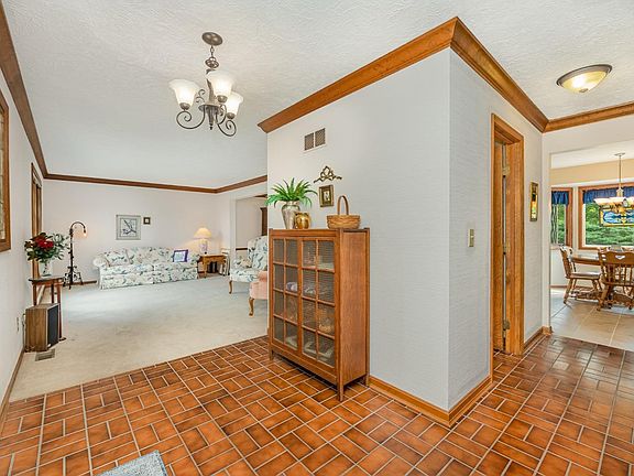 3rd image of 6120 Squirrelwoods Ln