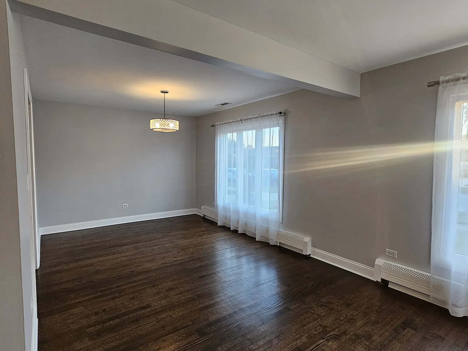 4 bed, $3,000 — Photo 2