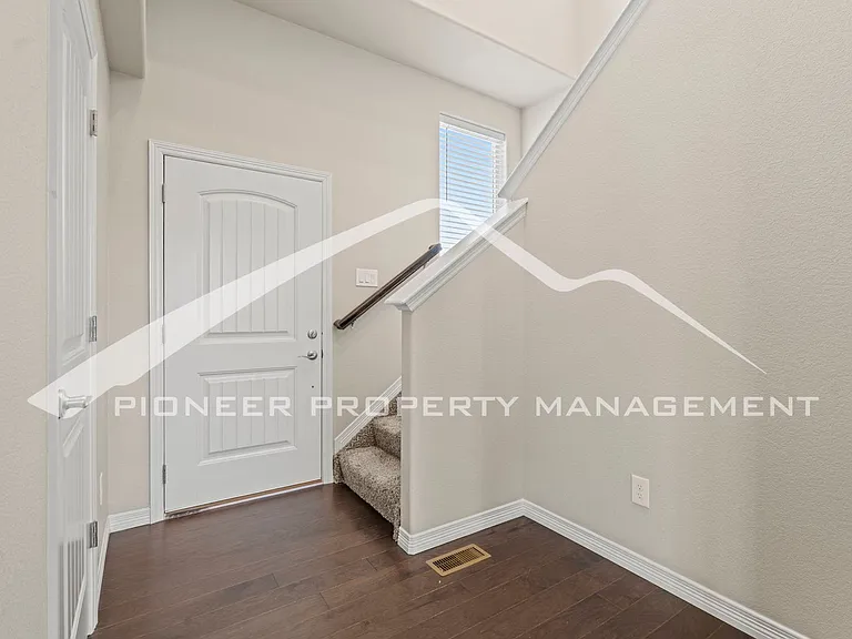 10938 Clarion Dr — Photo 4