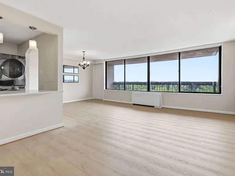 3705 S George Mason Dr #913S — Photo 4