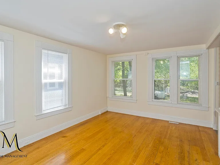 208-210 Fort Pleasant Ave — Photo 45