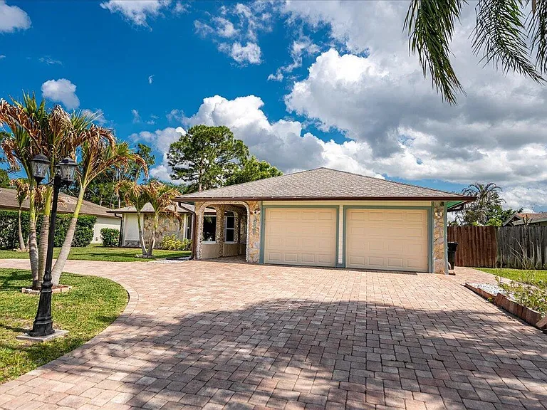 1326 SW Bartell Ave — Photo 4