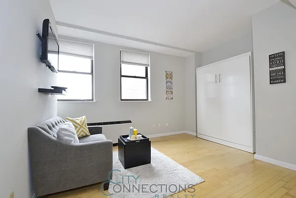 Rented by City Connections Realty | media 2