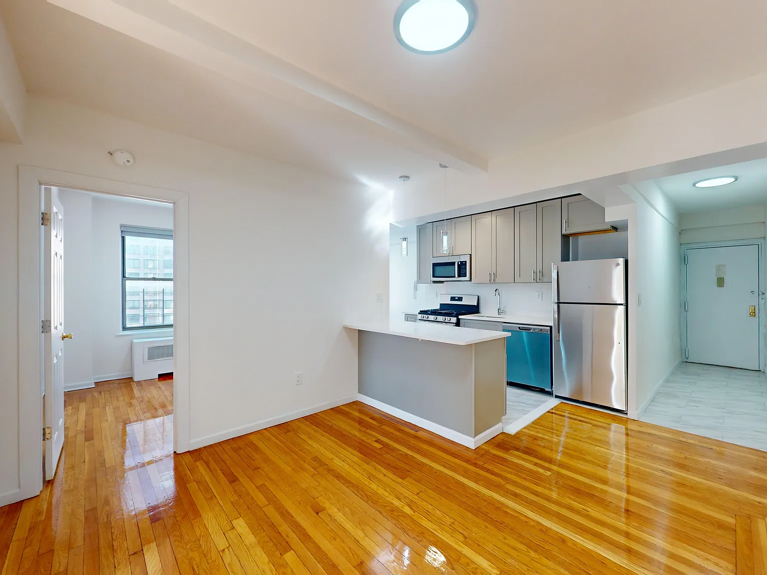 301 East 38th Street — Photo 4