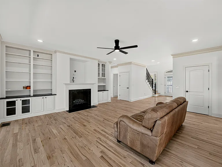 1733 Indigo Island Dr — Photo 16