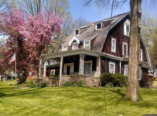 317 Park St, Oakland, IA 51560