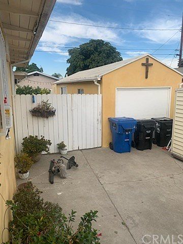 1st image of 949 E 103rd Pl