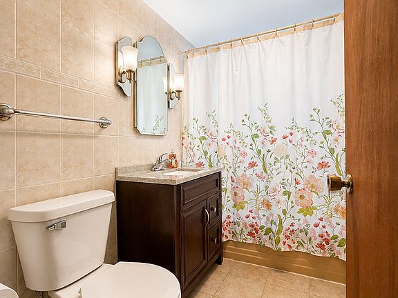 5th image of 116 N May St