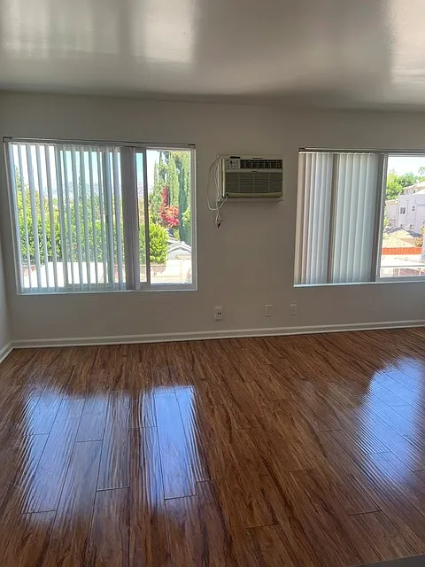 20327 Saticoy St — Photo 2