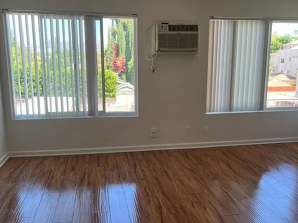 20327 Saticoy St Unit 307, Winnetka, CA 91306