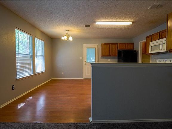 5th image of 3009 Cedar Crest Dr