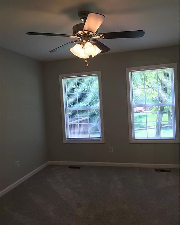 1st image of 211 Cypress Dr
