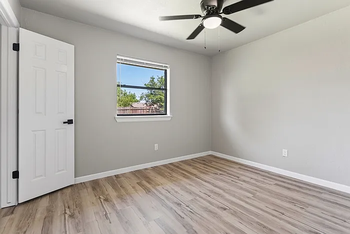 1101 S Bouziden Dr — Photo 8