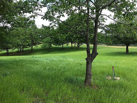 2nd image of 275 Vz Top Farm Rd