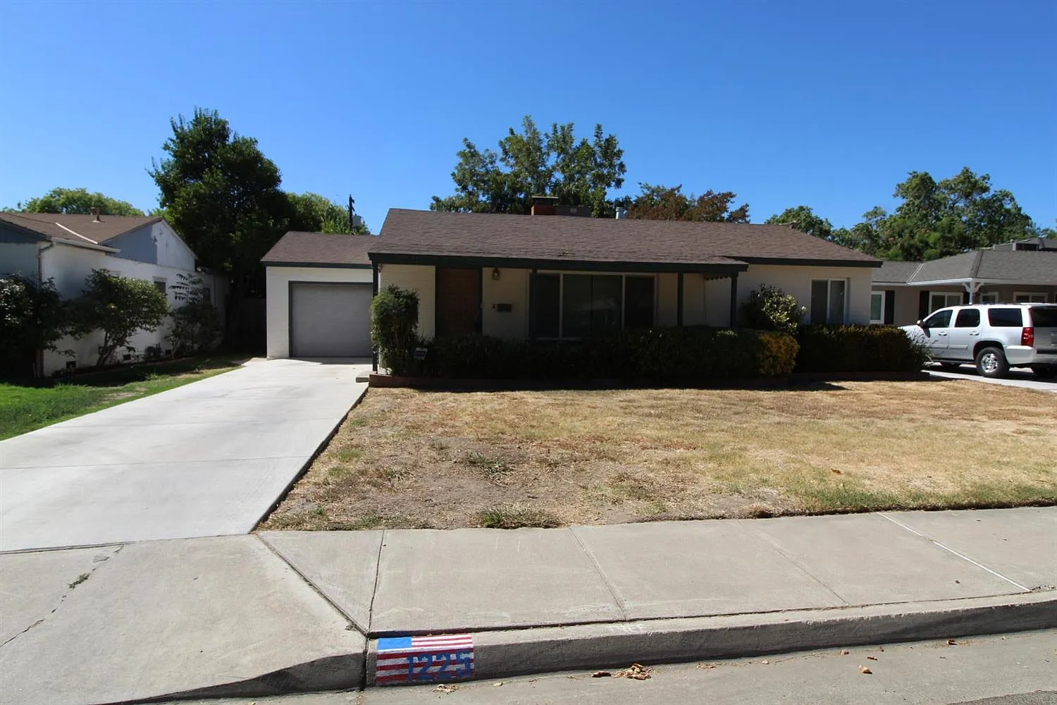 1225 Wellesley Ave photo 1