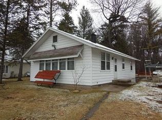 785 Oakwood Beach Rd, Luxemburg, WI 54217