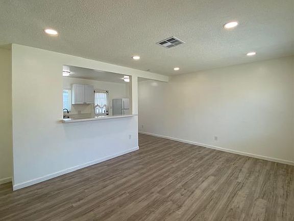 3rd image of 25113 Starr St