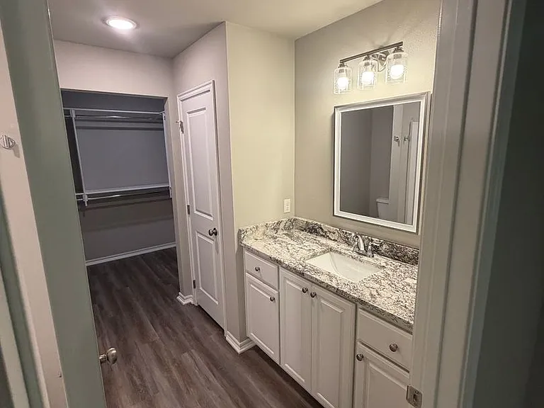 208 S Edith St #B — Photo 16