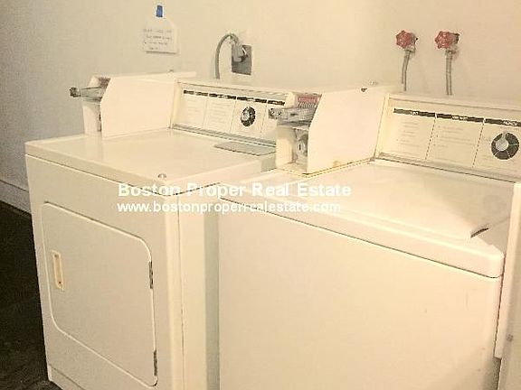 289 Newbury Boston - Back Bay Building Photo 1