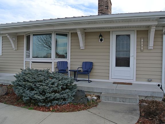 3rd image of 1062 64th Ave