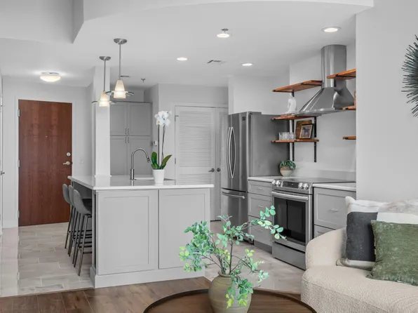 415 Church St APT 1113, Nashville, TN 37219