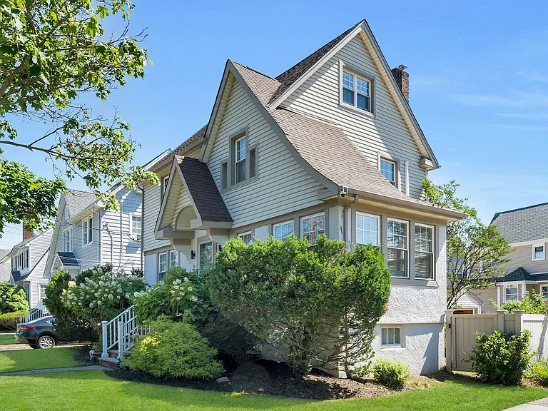 332 Demarest Ave — Photo 21