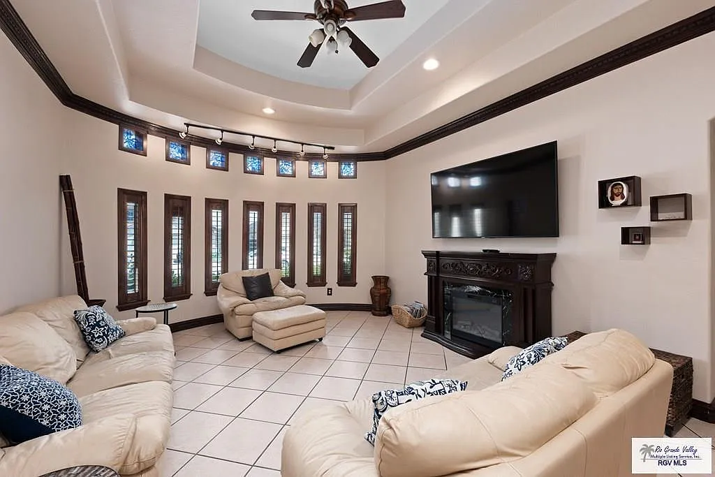 3 bed, 2.5 bath, 2163 sqft, $3,200 — Photo 4