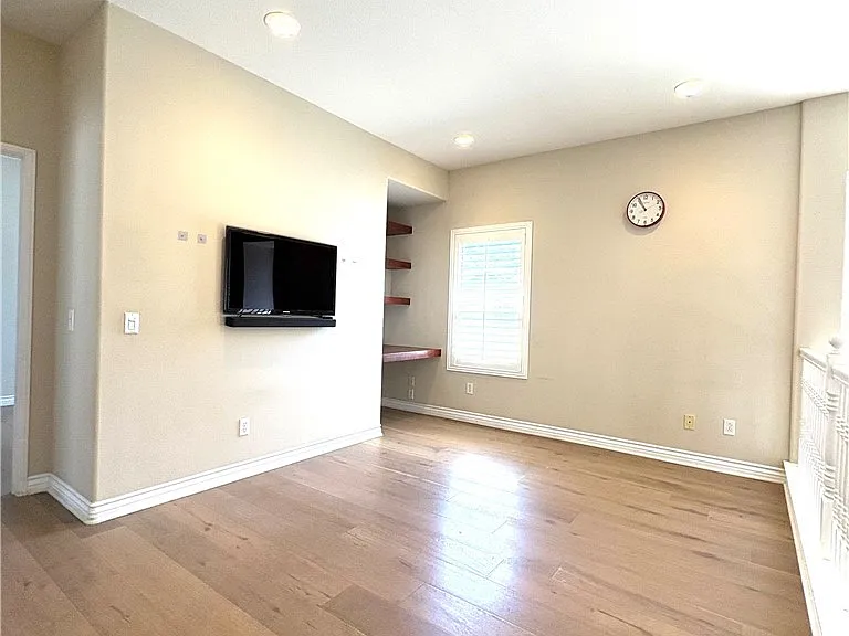 130 Melrose Dr — Photo 8