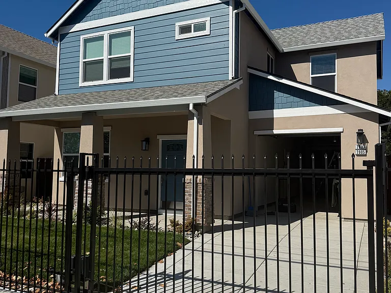 2607 Beaumont St — Photo 2