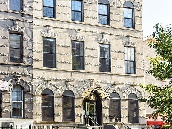 5th image of 520 Chauncey St APT 2L
