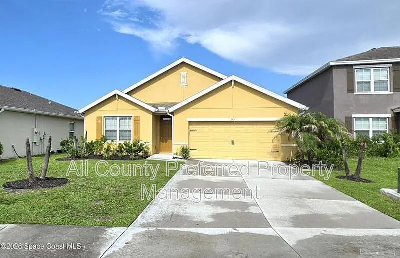 242 Guinevere Dr SW