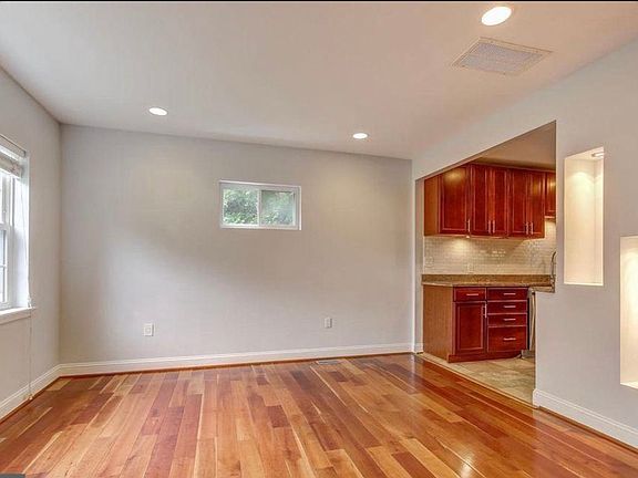 4th image of 3948 Pennsylvania Ave SE