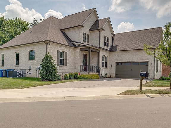 3rd image of 829 Nolenmeade Pl